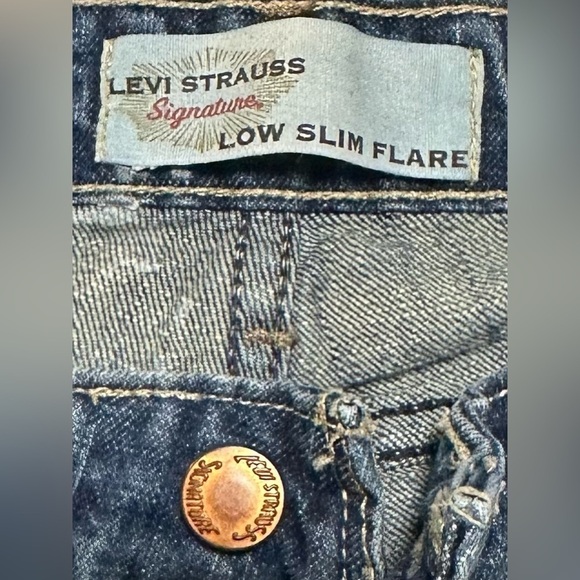 Levi Strauss Signature Women’s Juniors Size 9 Medium Denim Blue Jeans EUC - Picture 3 of 8